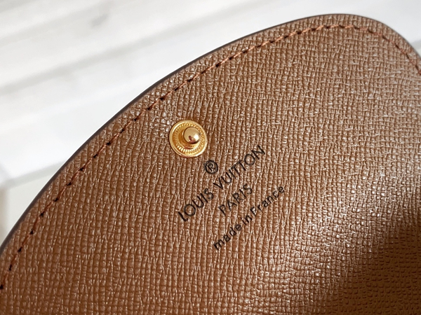 LVコピーウォレット着用イメージ